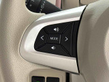 ナビゲーションやオーディオなどの操作がハンドルの手元でできるステアリングスイッチが付いてます