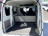 広いバックドア開口部、後席ドアの高い開口部などにより、積み降ろしがぐっとスムース