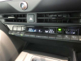 オートエアコンです。適切な温度を保ち、オールシーズン快適です。