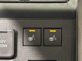 寒い日のドライブを快適にする運転席&助手席シートヒーターが付いてます。アクセサリーソケット(12V/120W)も装備されています。