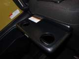 助手席の後ろにもドリンクホルダーが付いています!