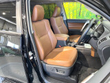 運転席シート廻りは使用感も少なく、良好な状態となっています。前オーナー様が丁寧に使っていたことがよくわかりますね。