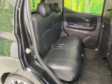 後部座席も気になるようなキズ・汚れやへたり等、大きなダメージはなく、良好な状態です。