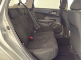 【後席スペース】リアシートの足元広々です。ゆったり空間でロングドライブも快適です!
