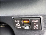 両側電動スライドド電動スライドドアのスイッチ付です。車内からもスイッチひとつで楽にドアの開閉が可能です。電動なので開閉時に力を使う必要がなく、半ドアになることもありません!