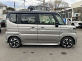 車線逸脱抑制機能 ●発進お知らせ機能(先行車/信号切り替わり
