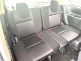 3列目シートはもちろん状態良好☆大人でもゆったりと座って頂けますので、大人数でのお出かけもラクラクです♪ご家族で、気の知れた仲間で、ドライブに行くのが楽しみですね♪