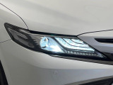 【LEDヘッドライト】悪天候や夜間走行時も良好な視界を確保し安心して運転できる高輝度LEDヘッドライトを装備!点灯速度が早く、消費電力も抑えられています。