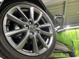 【純正18インチアルミホイール】外観にマッチした純正アルミホイールを装着しております。各種社外アルミホイールや、スタッドレスタイヤも取扱いしております。是非ご相談ください♪