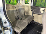 後部座席も気になるようなキズ・汚れやへたり等、大きなダメージはなく、良好な状態です。