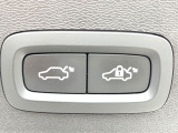 【パワートランクリッド】スマートキーや運転席のボタンを押すだけでトランクが自動で開閉します!荷物を持っている時や、天気の悪い時にトランクを閉める際に便利な機能です。