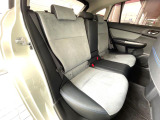 後部座席も気になるようなキズ・汚れやへたり等、大きなダメージはなく、良好な状態です。