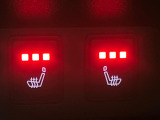 【シートヒーター】寒い日に重宝するシートヒーター!エアコンより早く温まってくれるので寒がりの人も安心ですね♪エアコンの温風は乾燥するから苦手、という方にもをおすすめです。