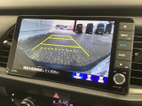 リバースギアに入れるだけで後方の表示へ切り替わります。夜間や雨の日の駐車も楽になりますよ。