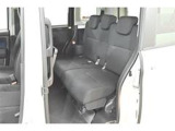 後部座席も当然、綺麗・清潔に仕上げております。内装の綺麗なお車は気持ちが良いですし、コンディションのいい車が多いです。前のユーザーが丁寧に使っていた証拠です。