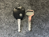 【キーレスエントリー】キーボタンを押すだけで、ドアロックの開閉が可能です。重い手荷物を持っていたり、夜のドアの開閉にとっても便利です。