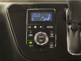 お好みの温度に設定すれば、車内の温度を検知し自動で調整してくれるオートエアコン!暑い、寒いと何度もスイッチを操作しなくても済みます☆☆