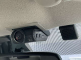 日産純正ドライブレコーダーです。前方向けとルームミラーから車室内後方を撮影します。