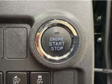 エンジンスタートボタンです。キーが車内にあれば、エンジンの始動・停止はブレーキを踏んでスイッチを押すだけ!キーを取り出す手間を省き、ワンプッシュでエンジンを操作するので簡単でスムーズです。