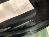 痛みの出やすい運転席シートの角、フロアマット、座面、ともに良好です