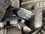 【レーダークルーズコントロール】アクセルを踏まなくても、設定した速度で走行できます!先行車との車間距離を適切に維持する追従走行の機能も有しています。機能には限界があるためご注意ください。