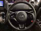 ハンドルにHondaセンシング系のクルーズコントロールやレーンキープアシストなどのスイッチと、オーディオの操作スイッチが装備されています。ハンドルから手を離さず安全に操作できます。