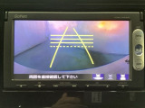 バックでの車庫入れも安心です! リアカメラが付いているバックモニター付のナビを装備しております。操作線もついており距離感も画面から確認できます。