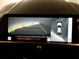 パノラミックビューモニター付きです。車両を上から見たような映像を画面に表示。運転席からの目視だけでは見にくい、車両周辺の状況をリアルタイムでしっかり確認できます。