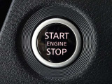 【プッシュスタート】キーが車内にあれば、エンジンの始動・停止はブレーキを踏んでスイッチを押すだけ!キーを取り出す手間を省き、ワンプッシュで操作するので簡単でスムーズ!