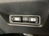 ハンドルの左下にETCがついています。高速道路の料金所の通過も楽々です。 カードの取り出しもしやすい場所についています。