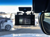 【ドライブレコーダー】映像・音声などの運転中の記録を残します。事故などを起こした起こされた時の証拠になりえますので、もしも時でも安心ですね。