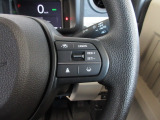 ハンドル右側にはクルーズコントロールのスイッチが装備され運転中の操作も安心して行えます!