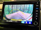 【バックカメラ】駐車時に後方がリアルタイム映像で確認できます。大型商業施設や立体駐車場での駐車時や、夜間のバック時に大活躍!運転スキルに関わらず、今や必須となった装備のひとつです!