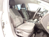 やや硬めの、ゆったりと座れるシートで、ロングドライブも快適です!!