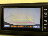 後方の見える安心をお届けするバックガイドモニター付:バックするときのアシストラインもあって楽々バック!車庫入れや縦列駐車をサポートし、苦手な駐車も安心です!今やもう手放せない装備ですネ♪