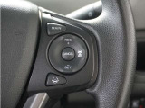◆アダプティブクルーズコントロール◆予め設定した車速内でクルマが自動的に加減速。前走車との適切な車間距離を維持しながら追従走行します。【LKAS】車線維持支援システムでステアリング操作を支援。