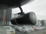 ドライブレコーダーも付いてます、もしもの時に安心です。(フロント側)