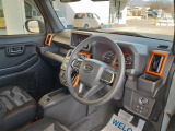 ◇運転席◇座り心地が良いシートなので長時間の運転でも快適にお過ごしいただけます。新品のフロアマットのご注文も可能です。掲載箇所以外にご希望の写真がございましたらお気軽にお問い合わせ下さい。