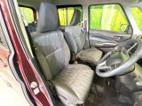運転席シート廻りは使用感も少なく、良好な状態となっています。前オーナー様が丁寧に使っていたことがよくわかりますね。