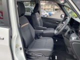 適度なホールド感と快適な座り心地の運転席シートまわり!