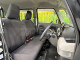 運転席シート廻りは使用感も少なく、良好な状態となっています。前オーナー様が丁寧に使っていたことがよくわかりますね。