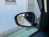 ミラーについたランプで車線変更や前向き駐車の出庫時にサポートしてくれます。