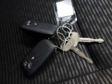 スマートキー2本付き!キーをポケットやカバンに入れておくだけでドアの施錠・開錠やエンジンスタートの操作が簡単です!