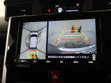 車体の前後左右に設置されたカメラにより、リアルタイムで安全確認ができるところが大きな魅力。十字路や駐車場、狭い路地での走行など、死角ができやすい場面で力を発揮します。