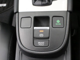 【電子制御パーキング+ブレーキホールド】便利なスイッチ式のサイドブレーキ!停車中にブレーキペダルを踏み続けなくても自動的にブレーキを保持する機能も搭載♪