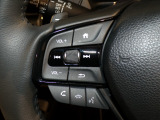 【ステアリングリモコン】ステアリングにオーディオ調節可能なスイッチが装備されていますので運転中でも視線をそらさずにオーディオの調節が可能です!