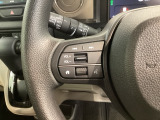 ステアリングにオーディオ操作スイッチが付いています。オーディオ画面に直接タッチしなくても操作が出来ますので、運転に集中できます。