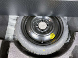 もしもの時に安心。デッキボード下には、スペアタイヤがあります。