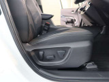 パワーシート搭載。微妙な調整が手軽にでき、ピッタリなポジションで運転することが可能です。