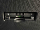 ETCカードを挿入することで高速道路を利用する際の支払いがキャッシュレスになったり、ETCスマートインターチェンジが利用できたり、とても便利なアイテムです!保証は修理保証のみとなります。
